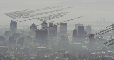 Şehir manzarasının hava görüntüsüne karşı veri işleme görüntüsü. Bilgisayar arayüzü ve iş teknolojisi kavramı