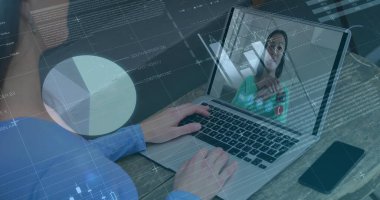 Finansal grafiklerin ve verilerin görüntüsü beyaz iş kadınının görüntüsü üzerinde. Ekonomi, finans ve iş konsepti dijital olarak oluşturulmuş imaj.