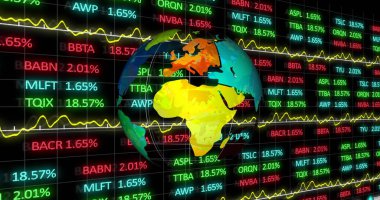 Finansal veriler ve grafikler üzerinden dönen dünya görüntüsü. küresel finans, ekonomi ve teknoloji konsepti dijital olarak oluşturulmuş görüntü.