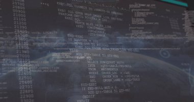 Kod ve veri satırları karanlık ekranda görüntülenir. Dünya arka planda belli belirsiz görünür, küresel bir bağlantı ve teknoloji hissi verir.