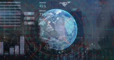 Çeşitli veri görselleştirmeleri ve grafikleriyle çevrili Dünya 'nın dijital temsili. Arkaplan yüzdelerle, çizelgelerle ve bir dünya haritasıyla geleceksel arayüzü gösterir