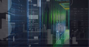 Bilgisayar sunucu odasında istatistiksel veri işleme yapan ekranların görüntüsü. İş veri depolama teknolojisi kavramı