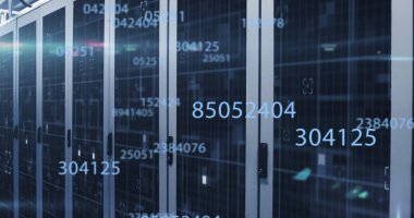 Çoklu değişen numaraların ve bilgisayar sunucu odasının üzerindeki ışık noktasının resmi. İş veri depolama teknolojisi kavramı