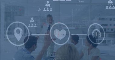 Kafkas kıdemli işadamının ofisinde sunum yapması üzerine dijital simgeler. Küresel ağ ve iş teknolojisi kavramı