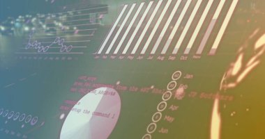 Yol trafiğinin mali veri işleme görüntüsü. Küresel iş, finans, bağlantılar, bulut hesaplama ve veri işleme kavramı dijital olarak oluşturuldu.