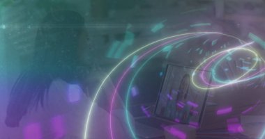 Laptop kullanan beyaz kadın üzerindeki bağlantı ve tünel görüntüsü. küresel bağlantılar, veri işleme ve teknoloji konsepti dijital olarak oluşturulmuş görüntü.