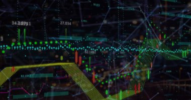 Şehir manzarası üzerindeki bağlantı ağıyla finansal veri işleme resmi. Küresel iş, finans ve dijital arayüz kavramı dijital olarak oluşturulmuş görüntü.