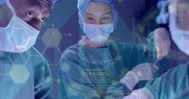 Hastanedeki çeşitli cerrahların bilimsel veri işleme görüntüleri. Küresel tıp, bilim, veri işleme ve dijital arayüz kavramı dijital olarak oluşturulmuş görüntü.