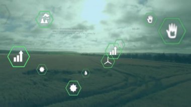 Dijital veri ve kodlama animasyonu yeşil manzaranın havadan görünüşü üzerinde. Teknoloji, yenilik, programlama, çevre, gelecek, yazılım