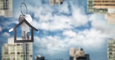 Gümüş ev anahtarının animasyonu ve şehir manzarası üzerindeki jey fob. Özellik, ev, gayrimenkul, mülkiyet ve bağlantılar dijital olarak oluşturulmuş video konsepti.