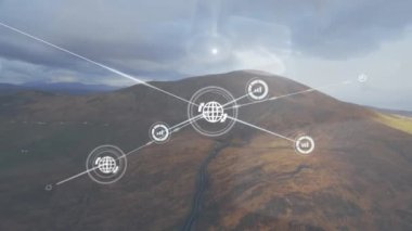 Dağlık arazide bağlantılar ve veri işleme animasyonu ağı. Teknoloji, dijital, internet, fütüristik, görselleştirme, bağlantı