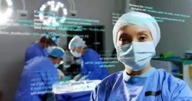 Operasyon sırasında çeşitli cerrahlar üzerinde veri işleme animasyonu. Küresel tıp ve dijital arayüz kavramı dijital olarak oluşturulmuş video.