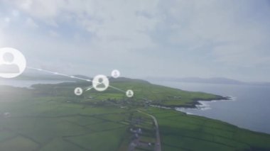 Bağlantılar ağı ve kıyı manzarası üzerinde veri işleme animasyonu. Teknoloji, dijital, bağlantı, ağ, fütüristik, bilgi