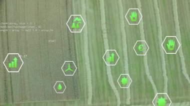 Tarım verileri ve sürdürülebilirlik ikonları tarım arazilerinin havadan görünüşü üzerinde animasyon oluşturuyor. Tarım, teknoloji, çevre dostu, yenilik, yenilenebilir, çevre