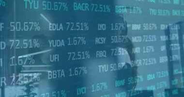 Ofiste tartışan çeşitli iş adamları için borsa veri animasyonu. finans, takım çalışması, işbirliği, strateji, mesleki, tartışma