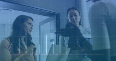 Çeşitli iş adamlarının iş tartışmaları üzerine çizimlerin animasyonu. İş, teknoloji ve dijital arayüz kavramı dijital olarak oluşturuldu.