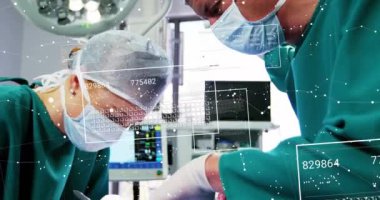 Operasyon sırasında Kafkas cerrahları üzerinde veri işleme animasyonu. Küresel tıp ve dijital arayüz kavramı dijital olarak oluşturulmuş video.