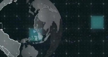 Siyah arkaplandaki şekiller üzerinde dünyanın animasyonu. Küresel teknoloji, bağlantılar, hesaplama ve dijital arayüz kavramı dijital olarak oluşturulmuş video.