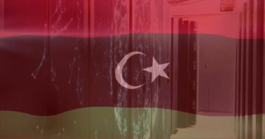 Libya bayrağının animasyonu ve bilgisayar sunucuları üzerinden dijital veri işleme. Dijital olarak oluşturulmuş küresel bağlantılar, hesaplama ve veri işleme kavramı.