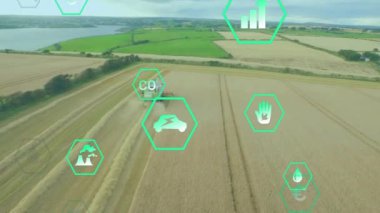 Tarım teknolojisi, tarım arazisinin havadan biçerdöver görüntüsünün animasyonunu simgeler. Tarım, yenilik, tarım, otomasyon, dron, veri