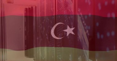 Libya bayrağının animasyonu ve bilgisayar sunucuları üzerinden dijital veri işleme. Dijital olarak oluşturulmuş küresel bağlantılar, hesaplama ve veri işleme kavramı.