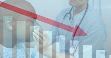 Hastanedeki çeşitli doktor ve hastalar üzerinde finansal veri işleme animasyonu. Küresel tıp, sağlık ve dijital arayüz kavramı dijital olarak üretilen video.