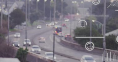 Trafik veri canlandırması hareketli arabalarla dolu otoyol üzerinde. Araçlar, teknoloji, istatistik, ulaşım, hareket, analitik