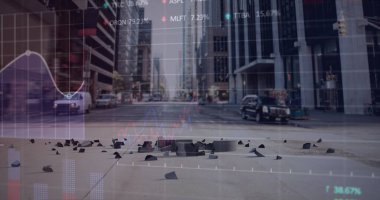 İngiliz poundunu ve şehir manzarasını ezen finansal veri işleme görüntüsü. Küresel finans, iş, bağlantılar, hesaplama ve veri işleme kavramı dijital olarak oluşturuldu.