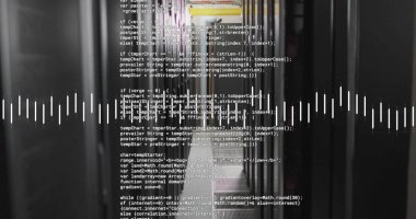 Karanlık bilgisayar sunucu odasında işlenen veri akışı ve metin veri dosyalarının resmi. Bağlantı, veri, işleme, iş, dijital arayüz ve iletişim, dijital olarak oluşturulmuş görüntü.