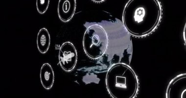 Siyah zemin üzerinde dijital simgelerin ve veri işlemenin animasyonu. Dijital olarak oluşturulmuş küresel bağlantılar, hesaplama ve veri işleme kavramı.