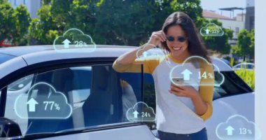 Akıllı telefon kullanan beyaz kadın üzerindeki bulut simgelerinin canlandırılması. Teknoloji, sosyal medya ve dijital arayüz konsepti dijital olarak oluşturulmuş video.