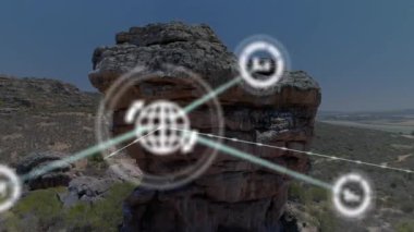Kayalık arazide bağlantılar ve veri işleme animasyonu ağı. Teknoloji, dijital, iletişim, fütüristik, görselleştirme, birbirine bağlı