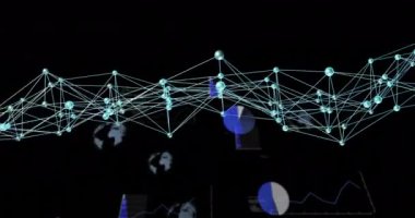 DNA iplikçiklerinin animasyonu, kara arkaplanda tarama kapsamı üzerinde veri işleme. Küresel bilim, yapay zeka, bağlantılar, hesaplama ve veri işleme kavramı dijital olarak oluşturulmuş video.