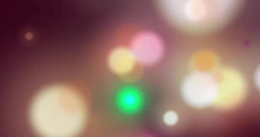 Parlayan ışık küreleri ve bokeh efektleri koyu arkaplanda animasyon oluşturur. Soyut, aydınlık, parıltı, parıltı, parıltı, parıltı