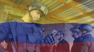 Çeşitli erkek askerler üzerinde Kolombiya bayrağının canlandırılması. Askerlik, vatanseverlik ve ulusal bayraklar dijital olarak oluşturulmuş video konsepti.