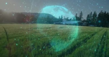 Dijital küre ve veriler yeşil alan ve dağların üzerindeki animasyonu gösteriyor. Teknoloji, yenilik, bağlantı, doğa, manzara, gelecek