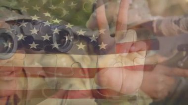 Çeşitli erkek askerler üzerinde ABD bayrağının canlandırılması. Askerlik, vatanseverlik ve ulusal bayraklar dijital olarak oluşturulmuş video konsepti.