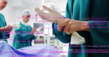 Operasyon sırasında çeşitli cerrahlar üzerinde veri işleme animasyonu. Küresel tıp ve dijital arayüz kavramı dijital olarak oluşturulmuş video.