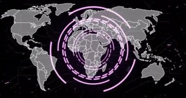 Karanlık arkaplanda dijital veri işleme ve dünya haritasının animasyonu. Dijital olarak oluşturulmuş küresel bağlantılar, hesaplama ve veri işleme kavramı.