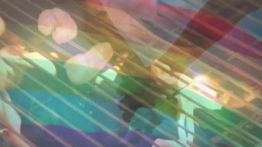 Izgara yemek, arka planda gökkuşağı renkli çizgiler. Barbekü, yemek pişirme, renkli, canlı, açık hava, yaz