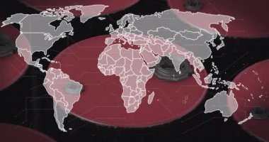 Dünya haritası ve petrol varilleri üzerinde veri işleme animasyonu. Küresel petrol endüstrisi, finans, iş dünyası, bağlantılar, bilgisayar ve veri işleme kavramı dijital olarak oluşturulmuş video.