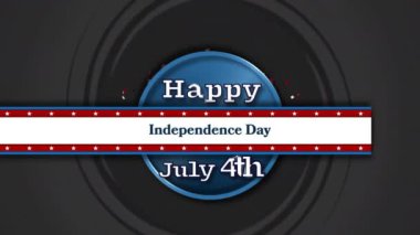 Amerika bayrağının siyah arkaplan üzerinde olduğu mutlu bağımsızlık günü metninin animasyonu. Amerikan vatanseverliği, bağımsızlık, şenlik, kutlama ve gelenek konsepti dijital olarak oluşturulmuş video.
