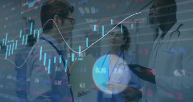 Çeşitli doktorlar üzerinde finansal veri işleme animasyonu. Küresel tıp, bağlantılar, hesaplama ve veri işleme kavramı dijital olarak oluşturulmuş video.