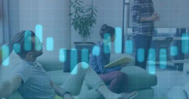 Ofis ortamında, veri analizi animasyonunu tartışan insanlarla iş toplantısı. takım çalışması, işbirliği, strateji, tartışma