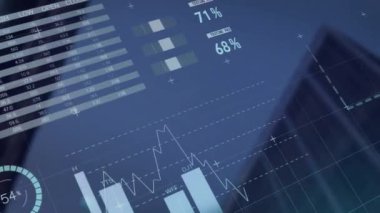 Şehir manzarasının finansal veri işleme animasyonu. Küresel teknoloji, bilgisayar ve dijital arayüz kavramı dijital olarak oluşturulmuş video.
