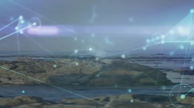 Şehir manzarası üzerindeki bağlantı ağının ve veri işleme ağının animasyonu. Küresel iş, finans, bağlantılar, hesaplama ve veri işleme kavramı dijital olarak oluşturulmuş video.