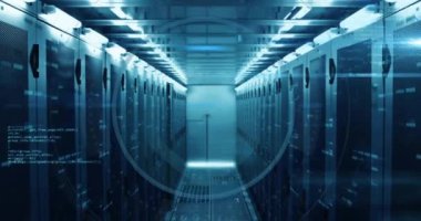 Bilgisayar sunucuları üzerinden tarama ve dijital veri işleme animasyonları. Küresel siber güvenlik, bağlantılar, hesaplama ve veri işleme kavramı dijital olarak oluşturuldu.