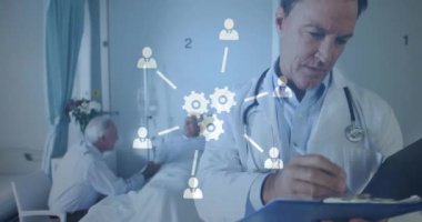 Doktor hastane sahnesinde tıbbi ikonlar ve teknoloji animasyonlarıyla notlar yazıyor. Sağlık, yenilik, fütüristik, sağlık uzmanı, veri