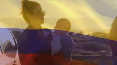 Kafkas ailesinin üzerinde Kolombiya bayrağının canlandırılması. Küresel yaşam tarzı, aile ve vatanseverlik kavramı dijital olarak oluşturulmuş video.