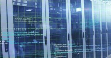 Bilgisayar sunucuları üzerinde dijital veri işleme animasyonu. Dijital olarak oluşturulmuş küresel bağlantılar, hesaplama ve veri işleme kavramı.